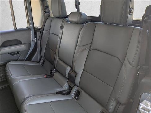 New 2026 Jeep Gladiator Mojave image 15