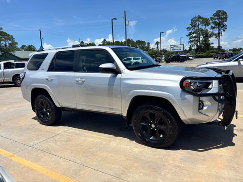 Used 2019 Toyota 4Runner SR5 Premium image 4