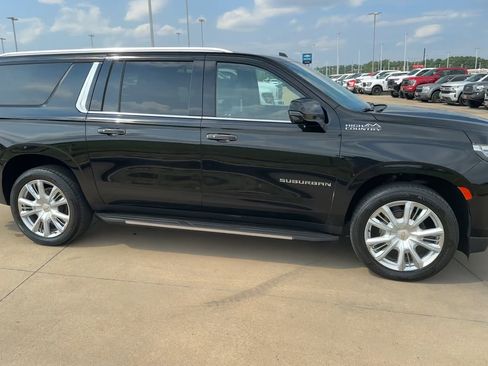 Used 2021 Chevrolet Suburban High Country image 2