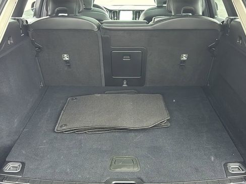 Certified 2025 Volvo XC60 B5 Core AWD/4WD image 30