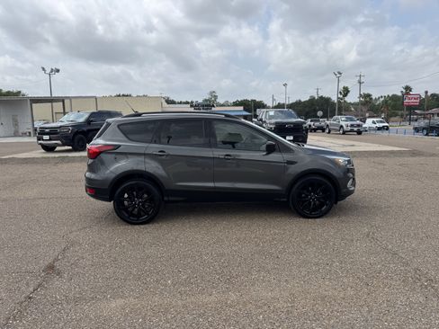 Used 2019 Ford Escape SE FWD image 4
