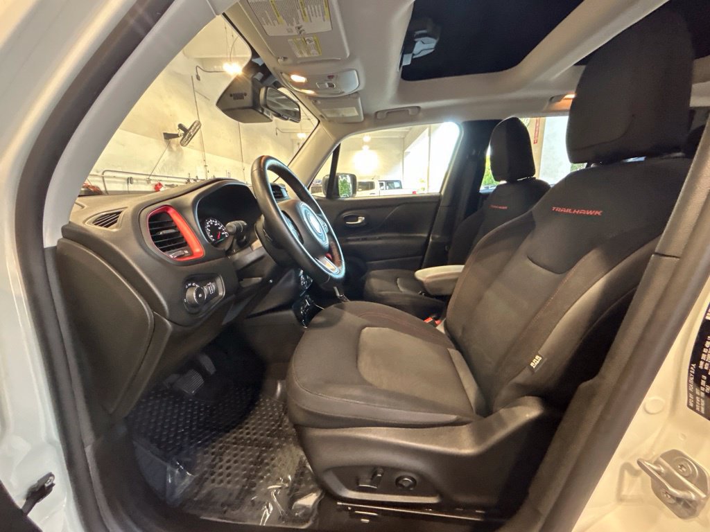 Used 2017 Jeep Renegade Trailhawk AWD/4WD image 11
