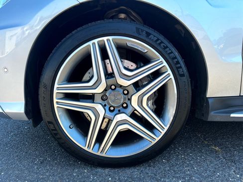 Used 2012 Mercedes-Benz ML 63 AMG 4MATIC image 29