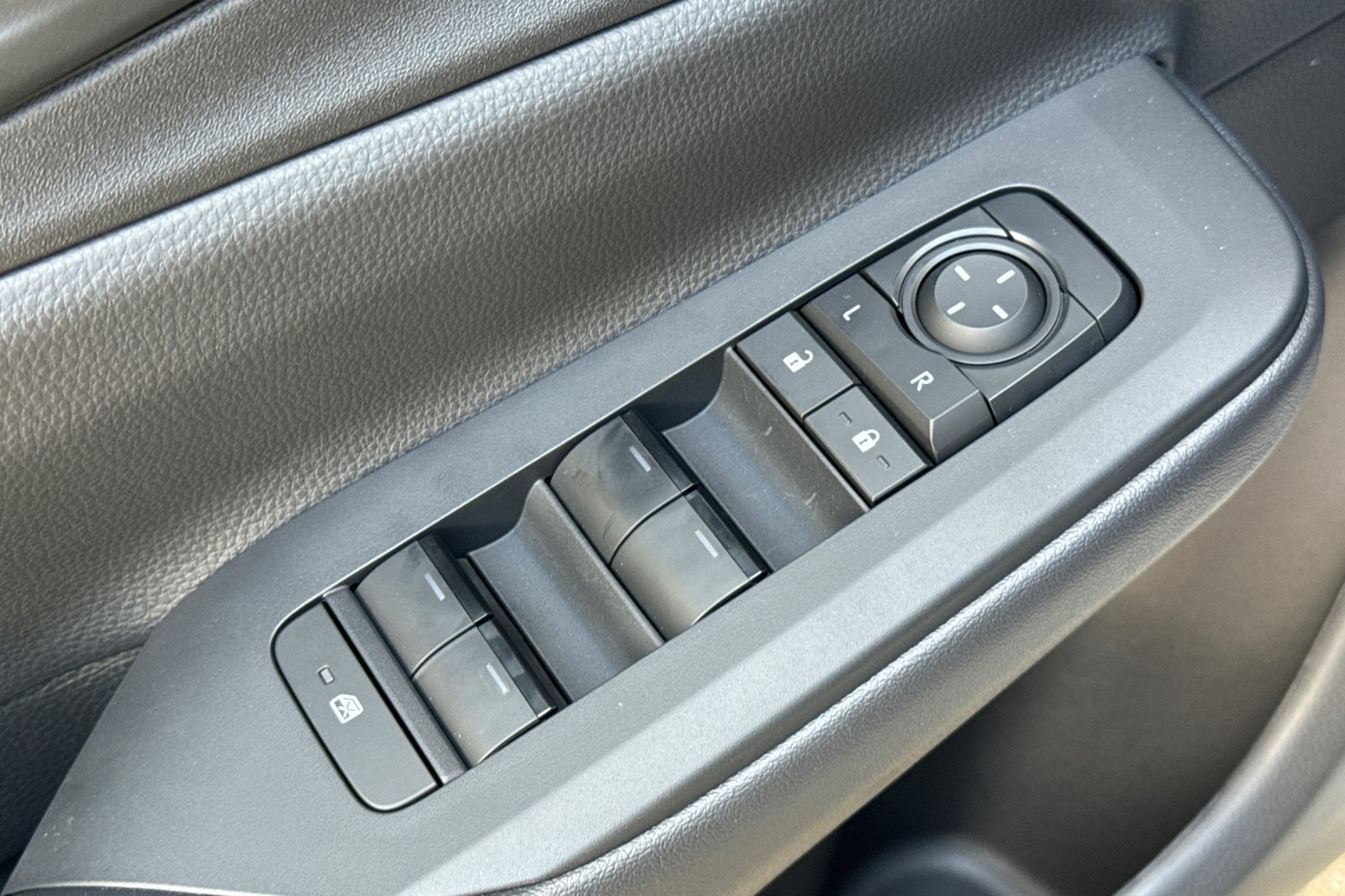 New 2027 Toyota Prius Plug-In Hybrid FWD image 11