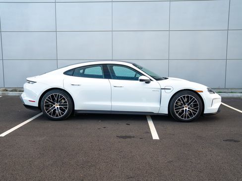 Used 2025 Porsche Taycan image 8