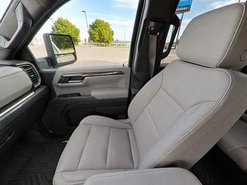 Used 2022 Chevrolet Silverado 1500 LT AWD/4WD image 13