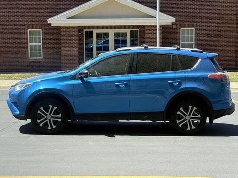 Used 2018 Toyota RAV4 LE w/ All Weather Liner Package FWD image 7