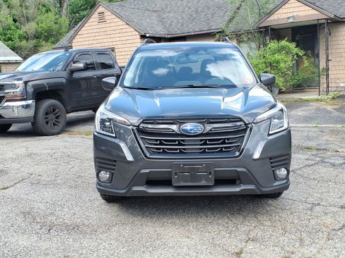 Used 2023 Subaru Forester Premium AWD/4WD image 2