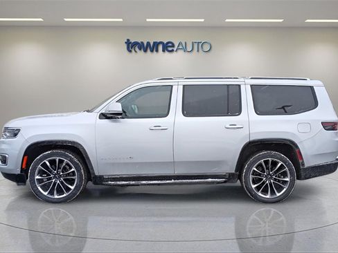 Used 2022 Jeep Wagoneer Series II w/ Premium Group I image 2