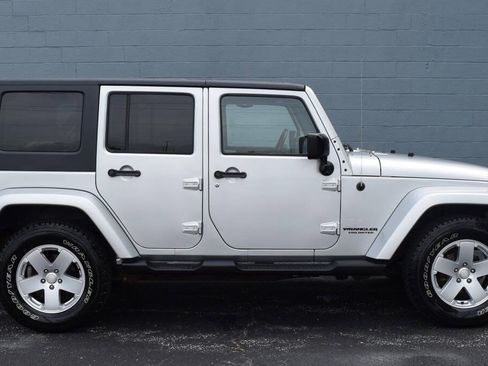 Used 2010 Jeep Wrangler Unlimited Sahara w/ Trailer Tow Group AWD/4WD image 18