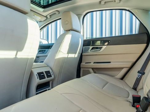 Used 2016 Jaguar XF Premium image 38