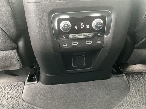 Used 2024 GMC Yukon Denali w/ Advanced Technology Package image 19
