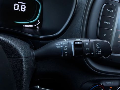 Used 2025 Kia Soul LX w/ LX Technology Package FWD image 34