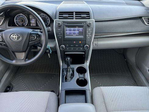 Used 2017 Toyota Camry LE FWD image 32