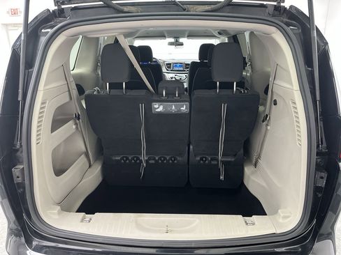 Used 2019 Chrysler Pacifica LX image 26
