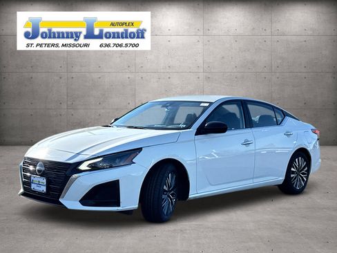 Used 2025 Nissan Altima 2.5 SV FWD image 4