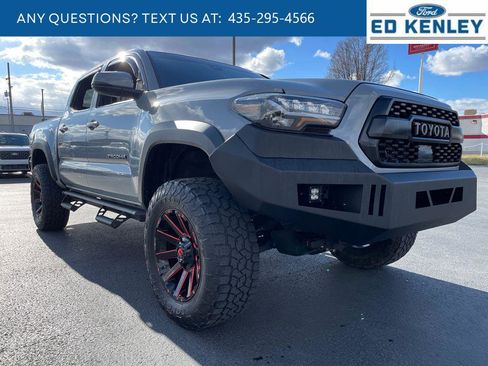 Used 2019 Toyota Tacoma TRD Off-Road image 23