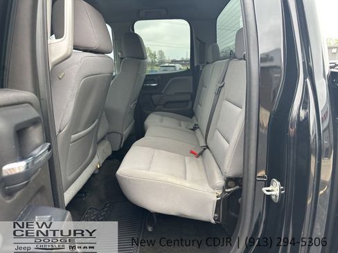 Used 2017 Chevrolet Silverado 1500 Custom w/ Custom Convenience Package AWD/4WD image 9