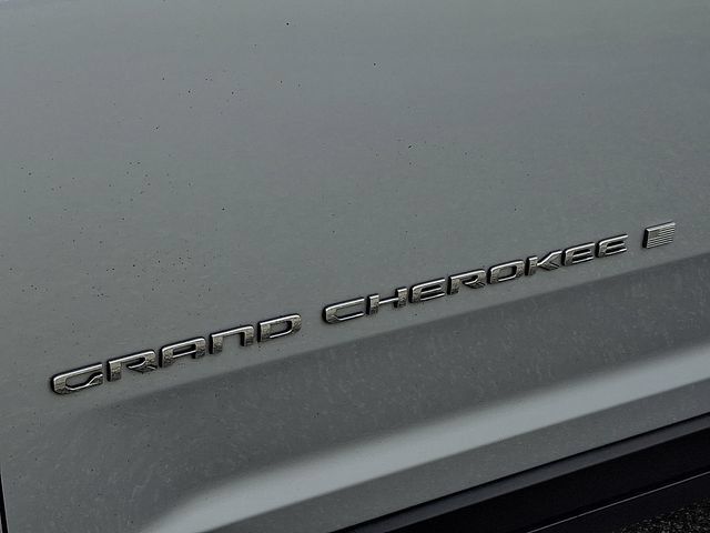 Used 2023 Jeep Grand Cherokee Laredo RWD image 29