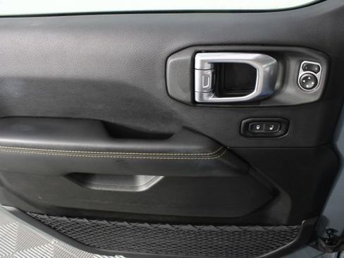 Used 2025 Jeep Wrangler Unlimited Sahara image 13