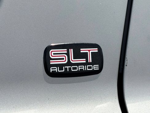 Used 2005 GMC Yukon SLT w/ SLT Preferred Equipment Group RWD image 11