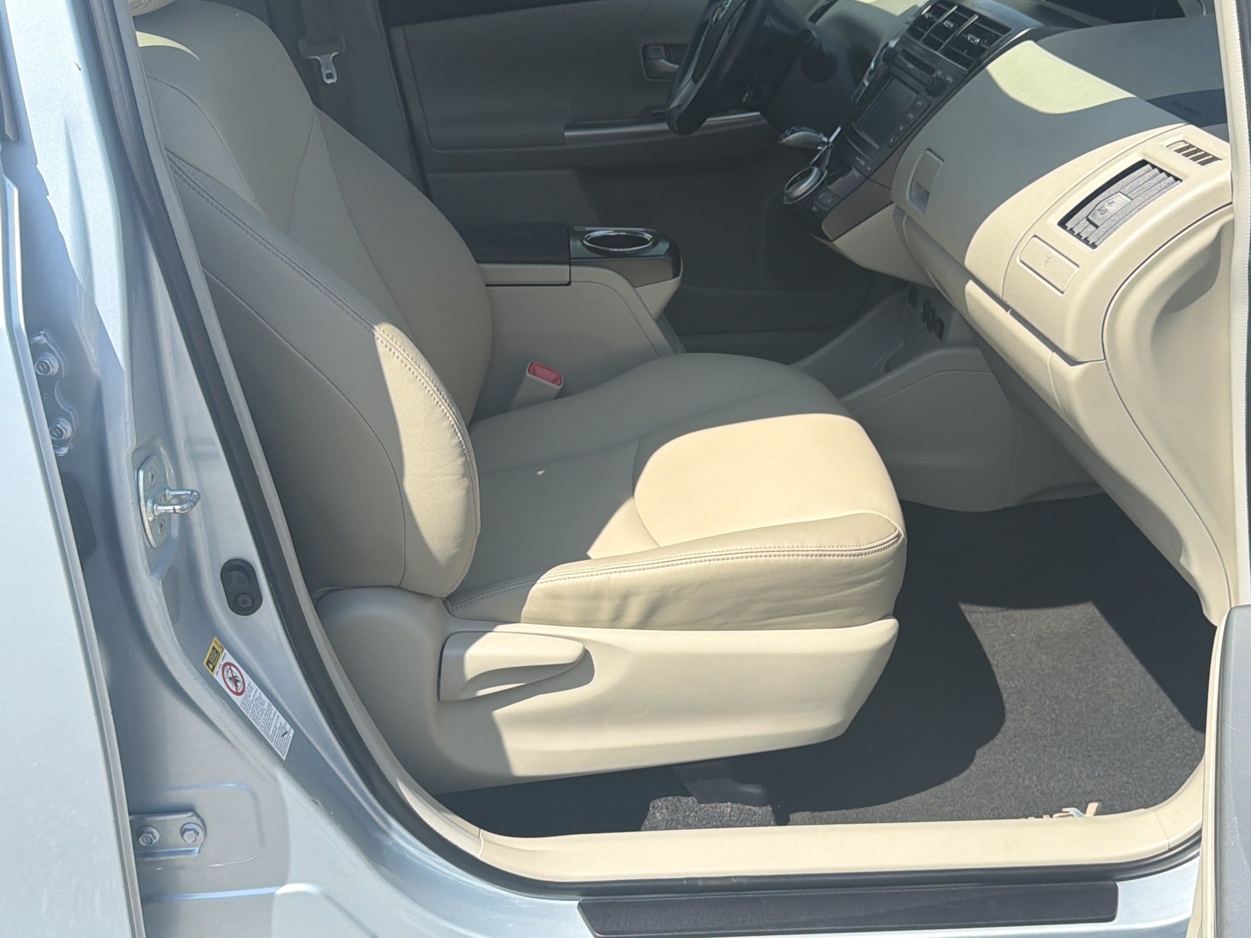 Used 2013 Toyota Prius V Five FWD image 13