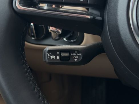 Used 2025 Porsche Macan image 29