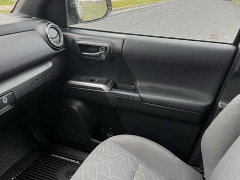 Used 2018 Toyota Tacoma SR5 image 30