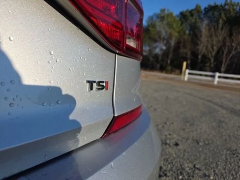 Used 2016 Volkswagen Passat 1.8T R-Line w/ R-Line Lighting Package image 11