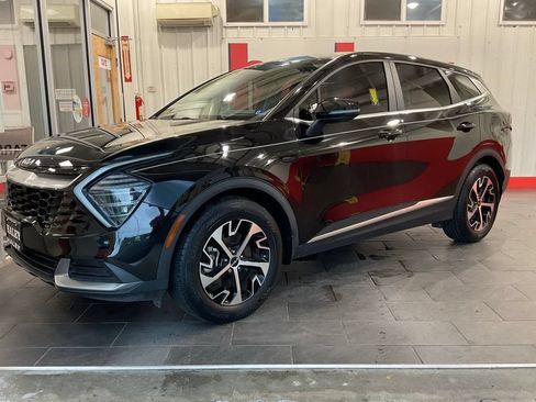 Used 2024 Kia Sportage EX FWD image 2