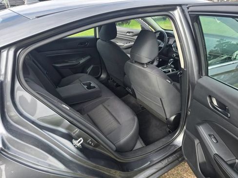 Used 2024 Nissan Altima 2.5 SV FWD image 31