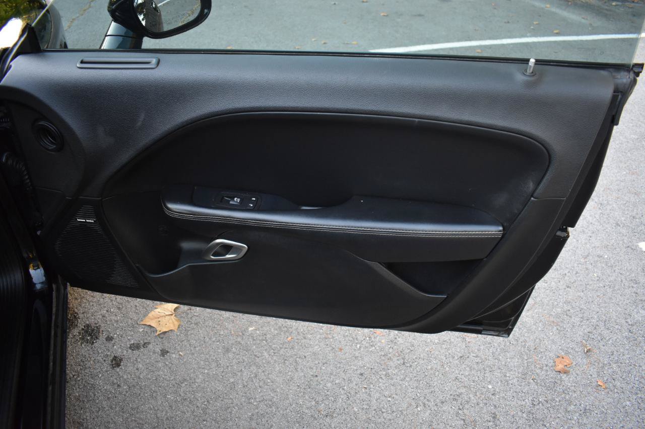 Used 2016 Dodge Challenger SRT RWD image 22