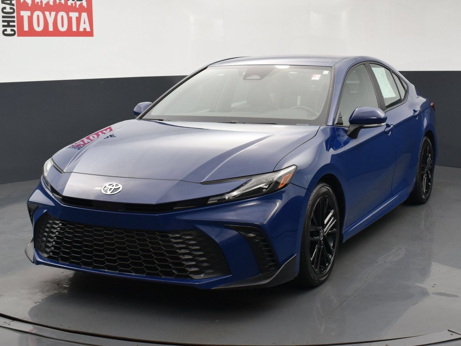 Used 2025 Toyota Camry SE FWD image 8