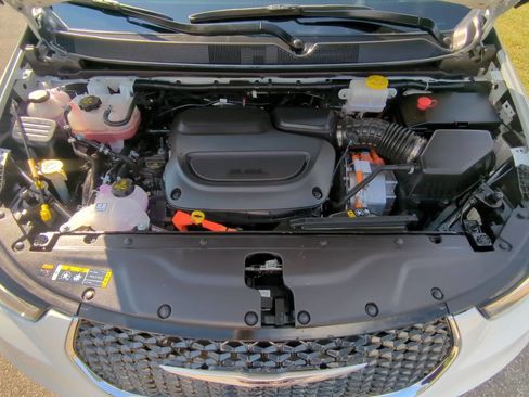 Used 2024 Chrysler Pacifica Limited image 26