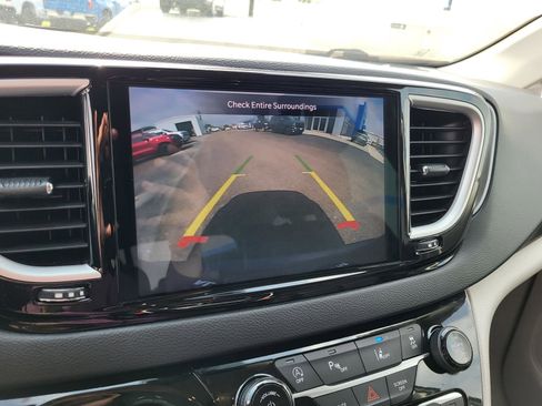 Used 2023 Chrysler Pacifica Touring-L FWD image 22