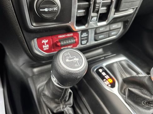 Used 2024 Jeep Wrangler Unlimited Rubicon AWD/4WD image 62