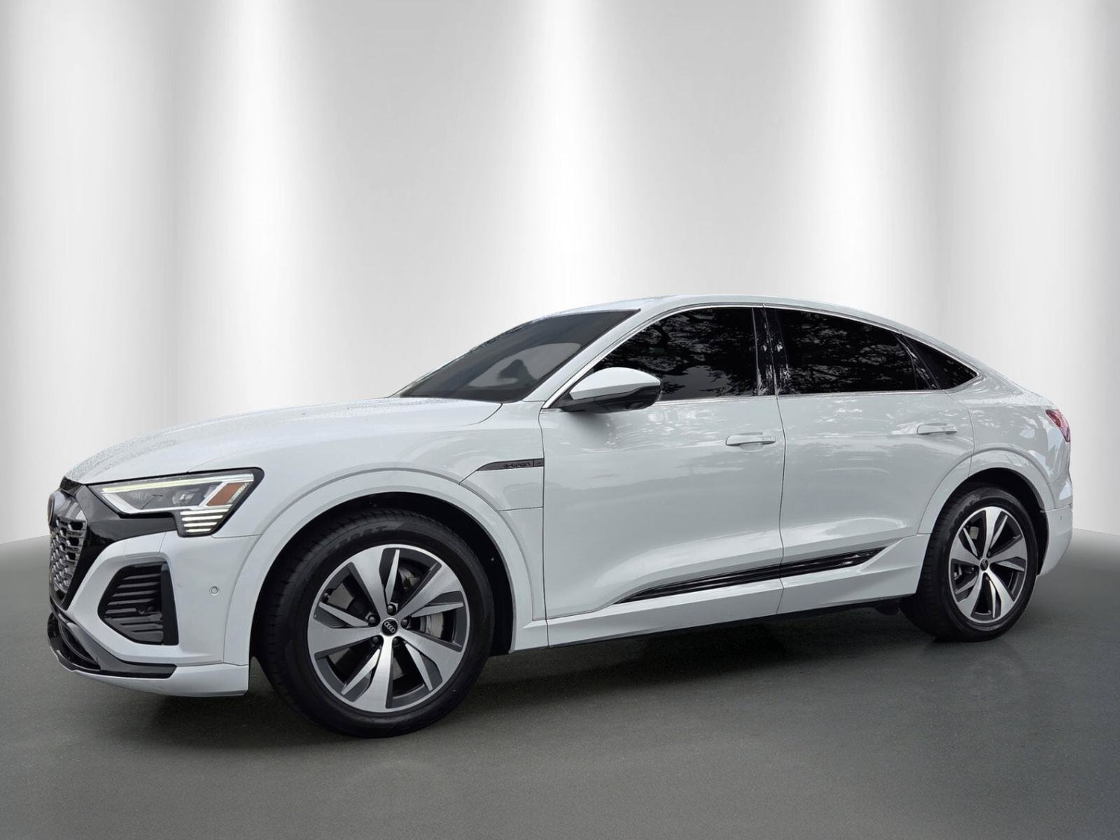 Used 2024 Audi Q8 e-tron Premium Plus AWD/4WD image 3