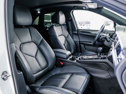 Certified 2023 Porsche Macan image 29