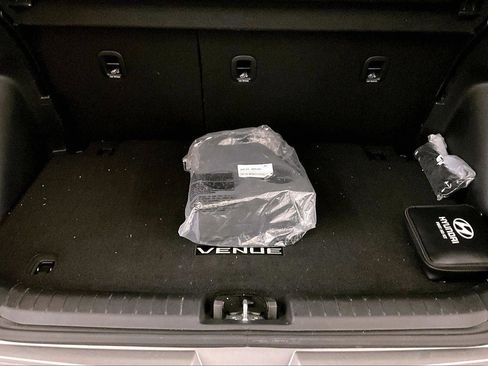 Used 2024 Hyundai Venue SEL image 33