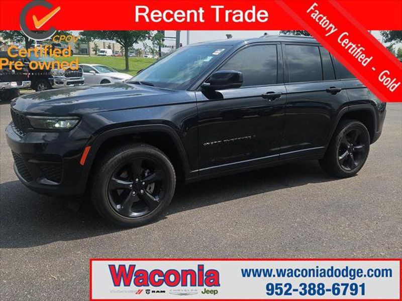Certified 2022 Jeep Grand Cherokee Altitude image 1
