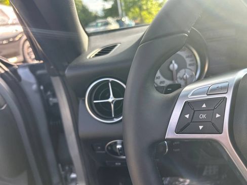 Used 2013 Mercedes-Benz SLK 250 image 30