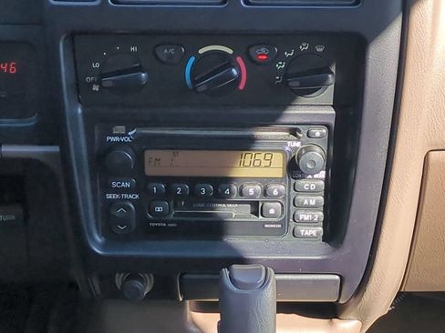 Used 2002 Toyota Tacoma PreRunner w/ SR5 Pkg w/ Chrome Pkg RWD image 18
