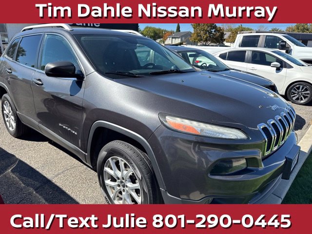 Used 2016 Jeep Cherokee Latitude AWD/4WD image 3