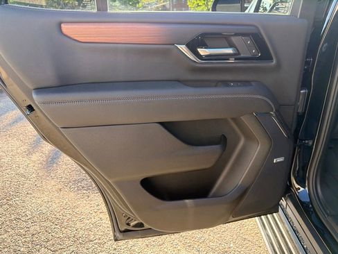 Used 2026 GMC Yukon Denali w/ Sun & Power Step Package AWD/4WD image 18