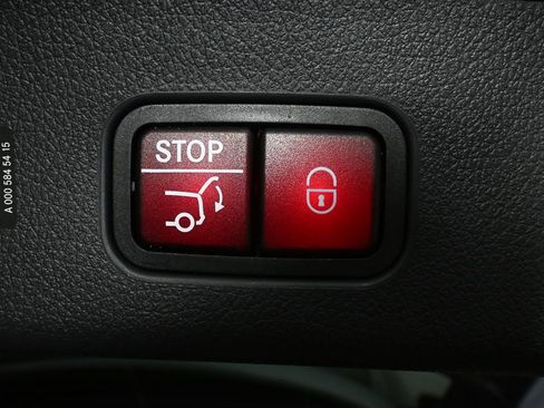 Certified 2025 Mercedes-Benz GLC 300 4MATIC image 30