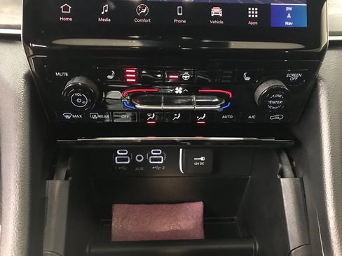 New 2025 Jeep Grand Cherokee Limited image 23