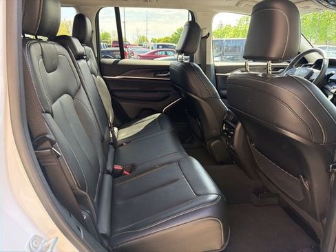 Certified 2023 Jeep Grand Cherokee Limited w/ Black Appearance Package AWD/4WD image 8