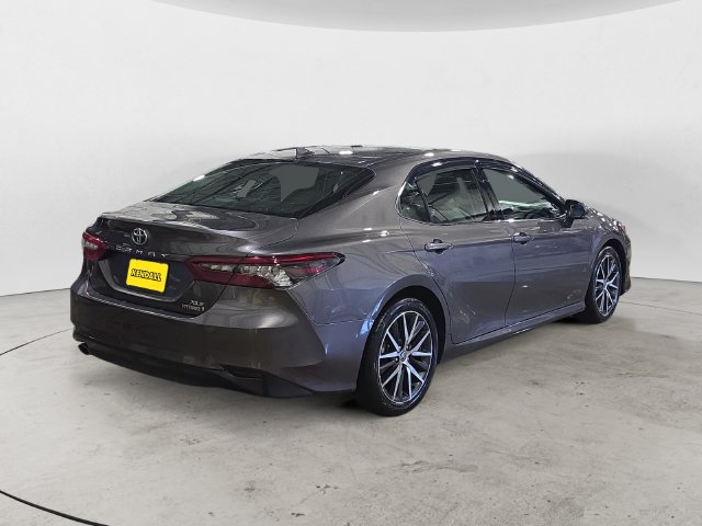 Used 2024 Toyota Camry XLE w/ Navigation Package FWD image 5