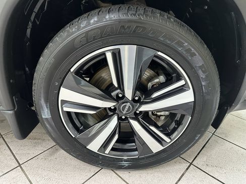 Used 2025 Nissan Rogue SL w/ Tech Package image 13