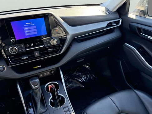 Used 2023 Toyota Highlander XLE image 17